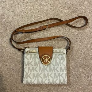 Michael Kors cross body purse